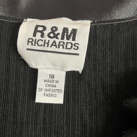 R&M Richards Black Blazer with Satin Lining and Classic Collar - Picture 7 of 7